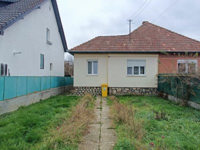 Casa cu teren 507 mp - Zona Piata Sadu