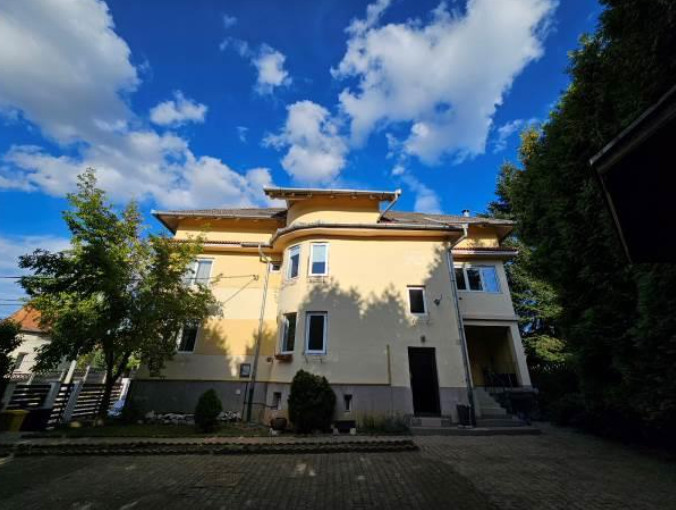 Rezervată VILĂ DEOSEBITĂ, 16 cam. zona verde a Universităților din centrul Tg.Ms