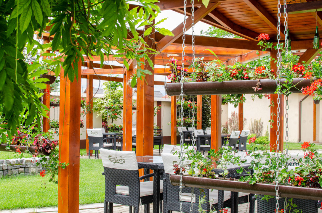 Afacere Brasov (restaurant, spatiu comercial, gradina de vara) Comision 0%