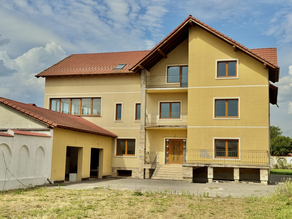 Casa pe 4 Niveluri - Ideală pentru Afaceri sau Reședință Exclusivistă