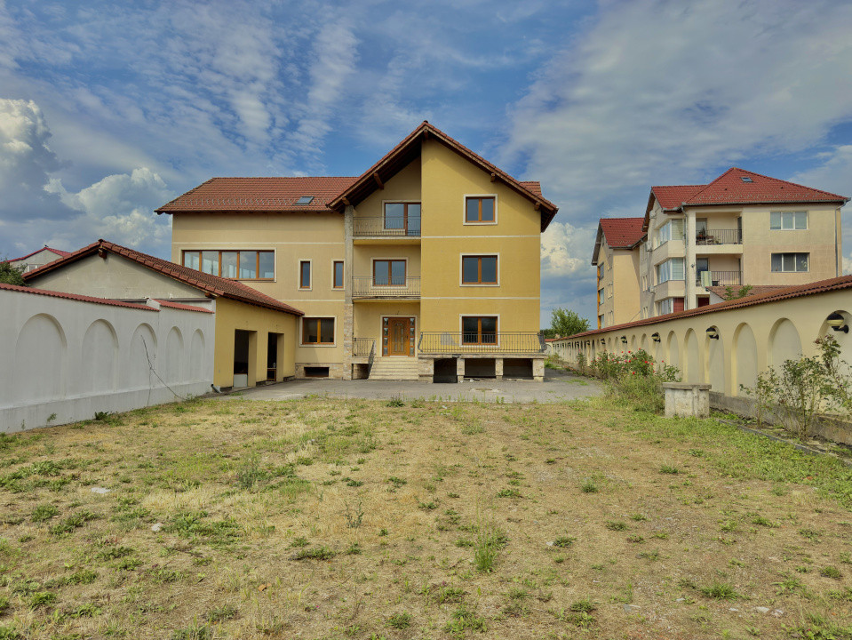 Casa pe 4 Niveluri - Ideală pentru Afaceri sau Reședință Exclusivistă