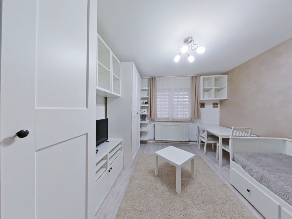 Garsonieră cochetă - mobilată și utilată - Strada 13 Decembrie