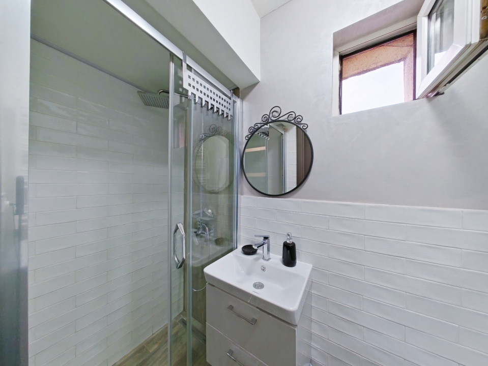 Garsonieră cochetă - mobilată și utilată - Strada 13 Decembrie