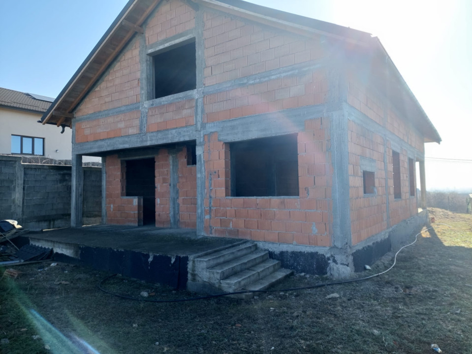 Casa spatiosa, la roșu, toate utilitățile, Simnicul de jos