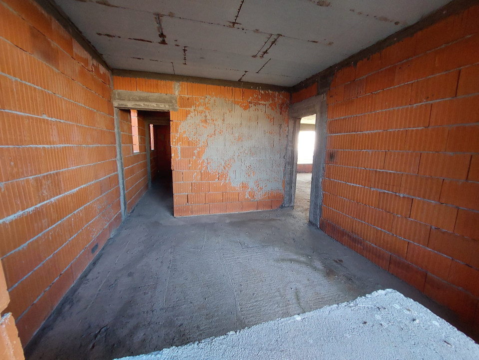 Casa spatiosa, la roșu, toate utilitățile, Simnicul de jos