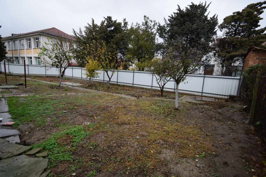 Casa Carcea, toate utilitatile, teren generos 830 mp 