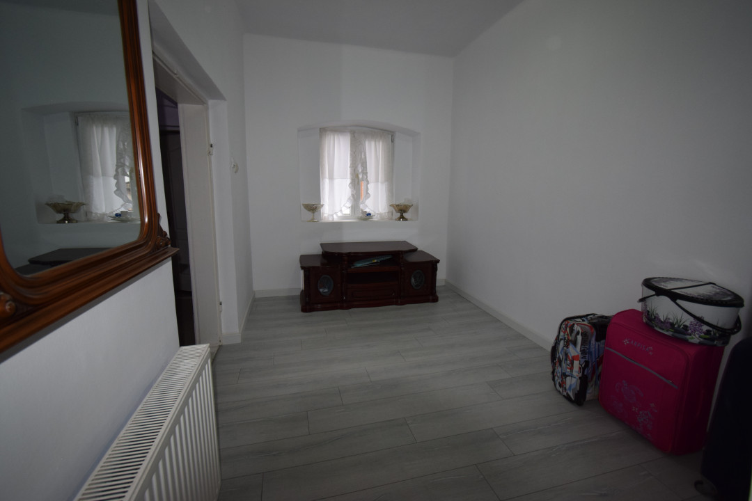 Casa Carcea, toate utilitatile, teren generos 830 mp 