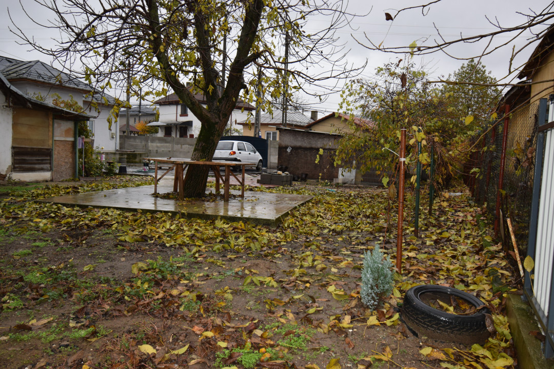 Casa Carcea, toate utilitatile, teren generos 830 mp 