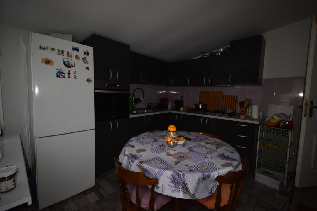 Casa Carcea, toate utilitatile, teren generos 830 mp 