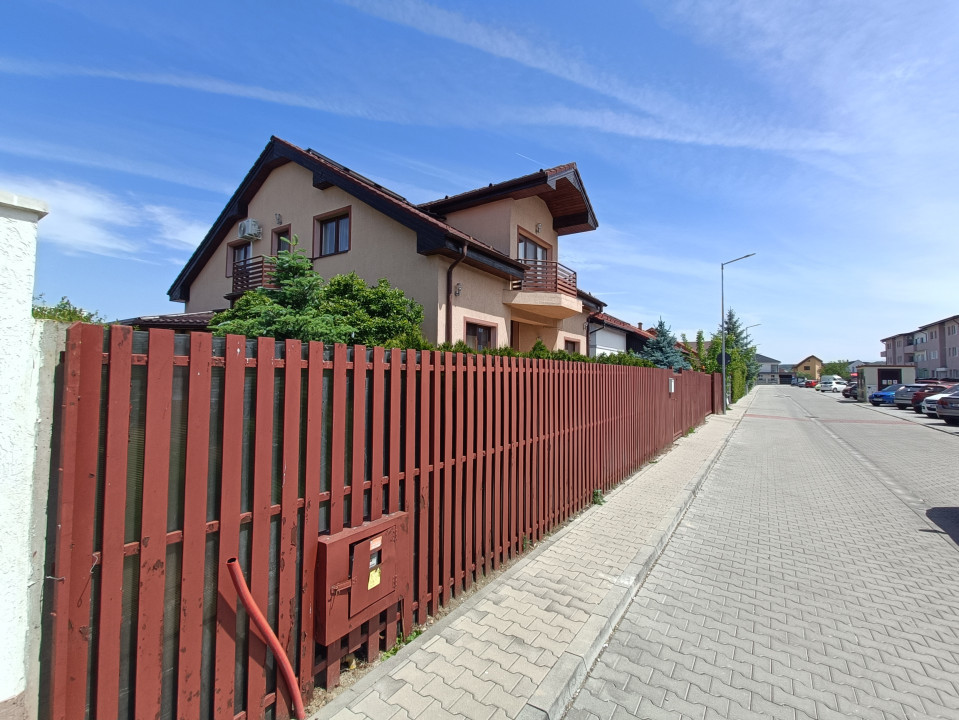 Casa cu spatii generoase si curte 500 mp Selimbar-SB