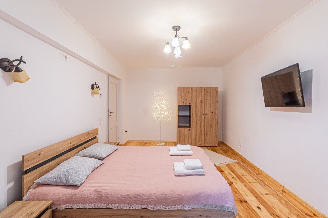 Apartament 2 Camere, Renovat, Decomandat, Et 2/ 6 – Răcădău