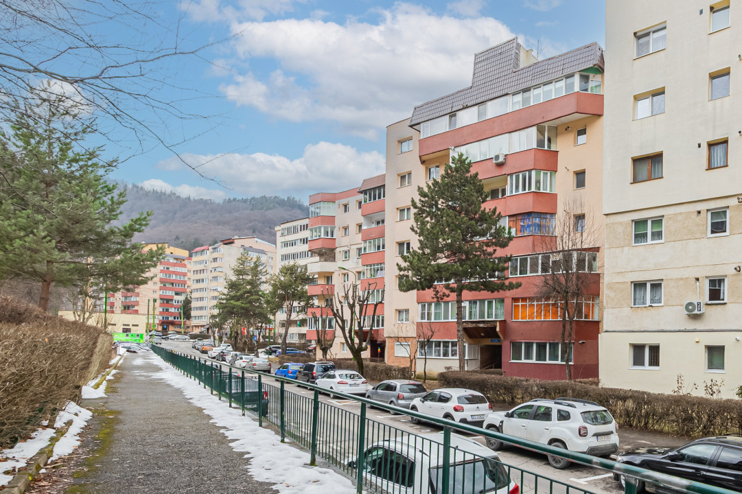 Apartament 2 Camere, Renovat, Decomandat, Et 2/ 6 – Răcădău
