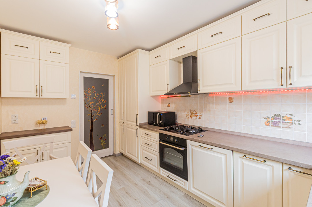 Apartament 2 Camere, Renovat, Decomandat, Et 2/ 6 – Răcădău