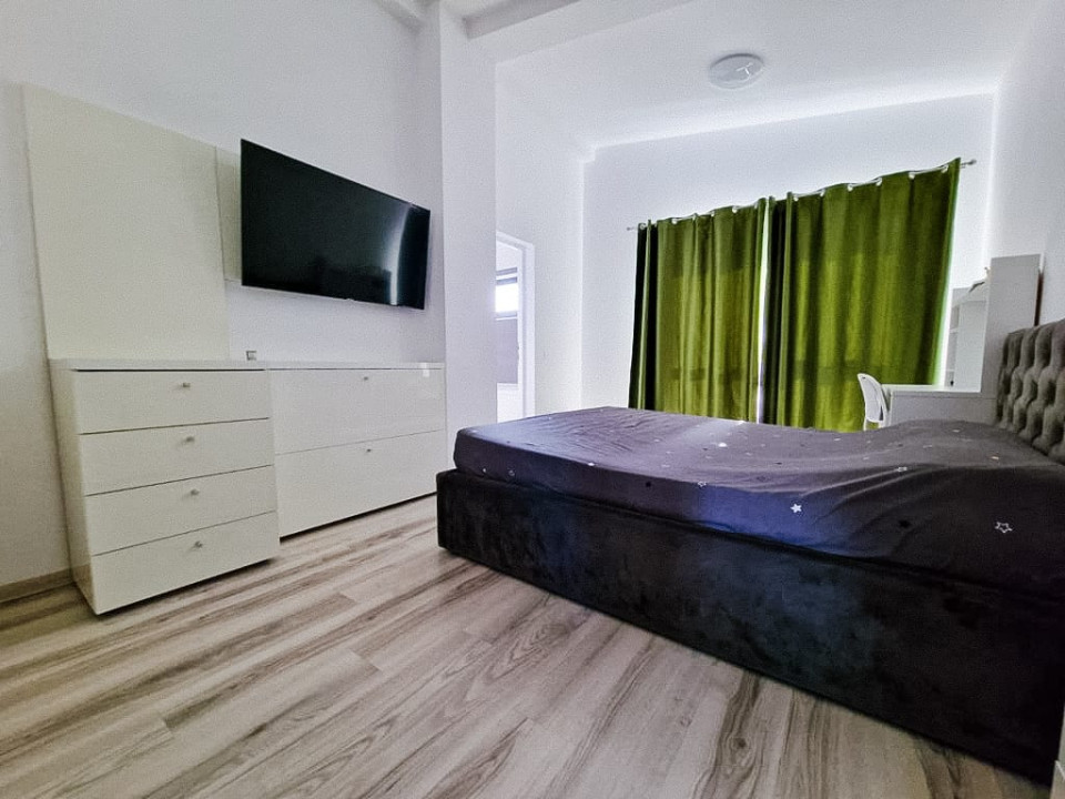 Apartament 3 camere  decomandat cu terasa 