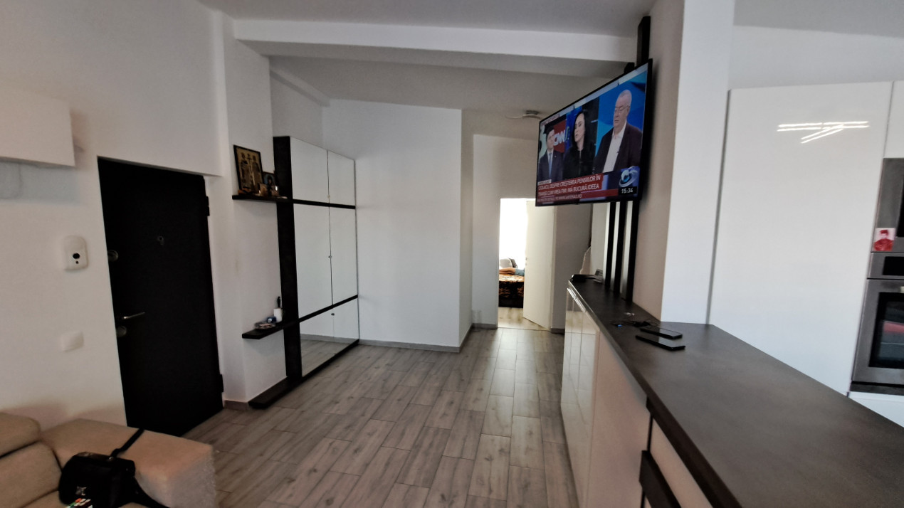 Apartament 3 camere  decomandat cu terasa 