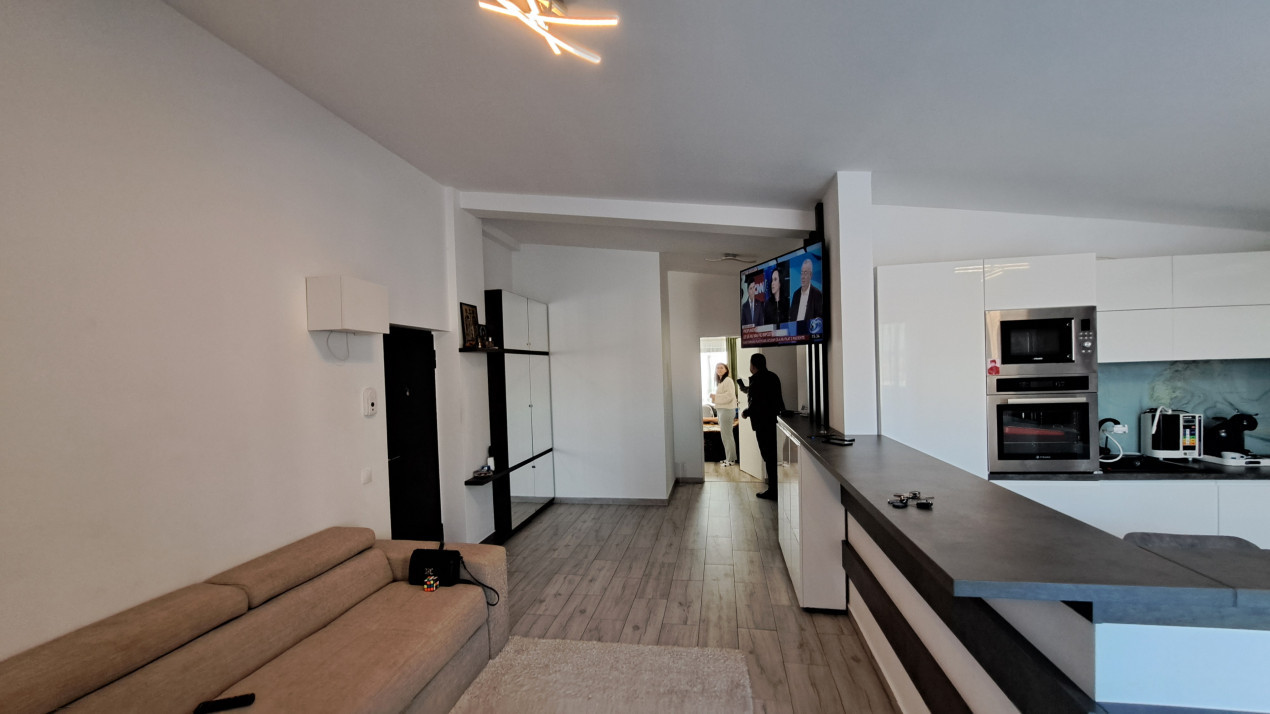 Apartament 3 camere  decomandat cu terasa 