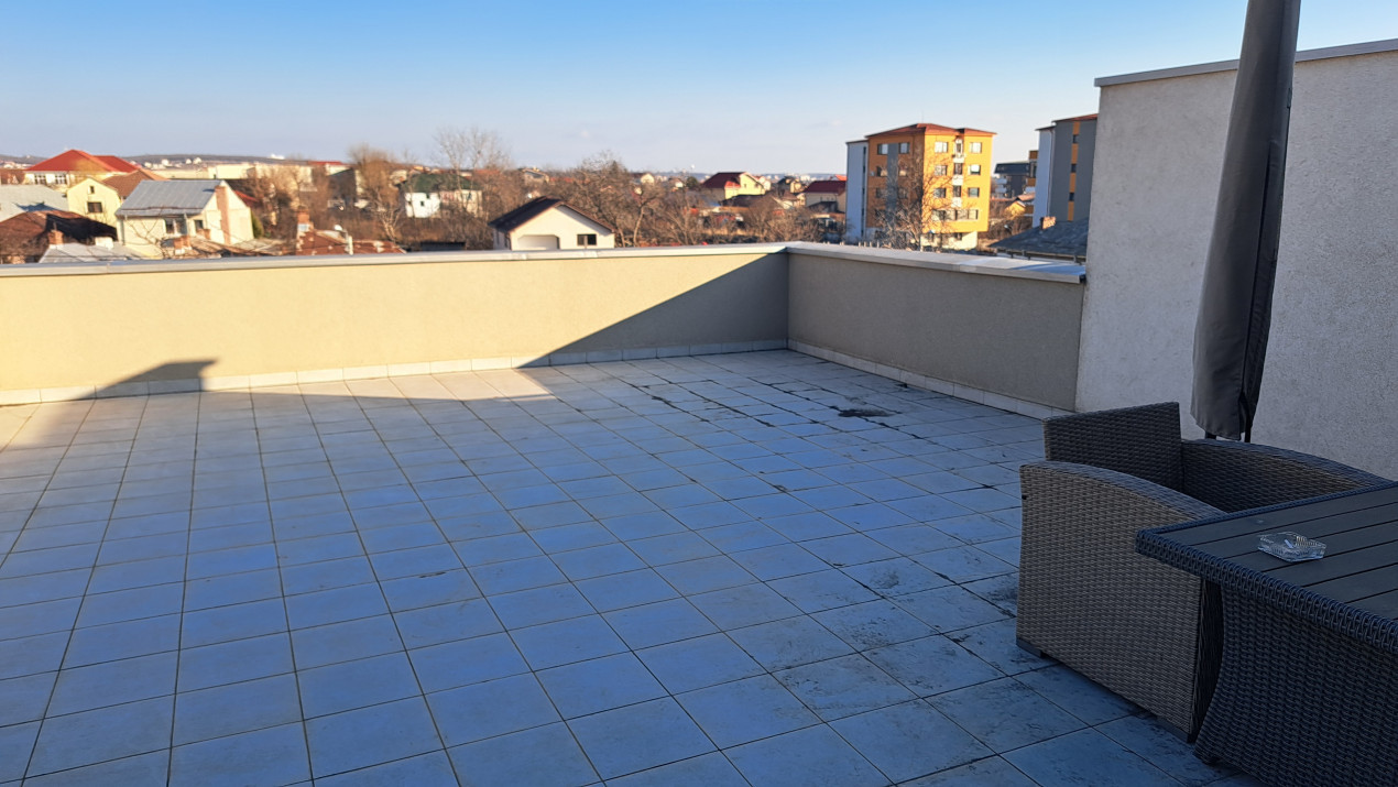 Apartament 3 camere  decomandat cu terasa 