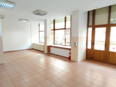 SPATIU COMERCIAL DE INCHIRIAT VALEA AURIE 102 mp