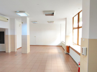 SPATIU COMERCIAL DE INCHIRIAT VALEA AURIE 102 mp