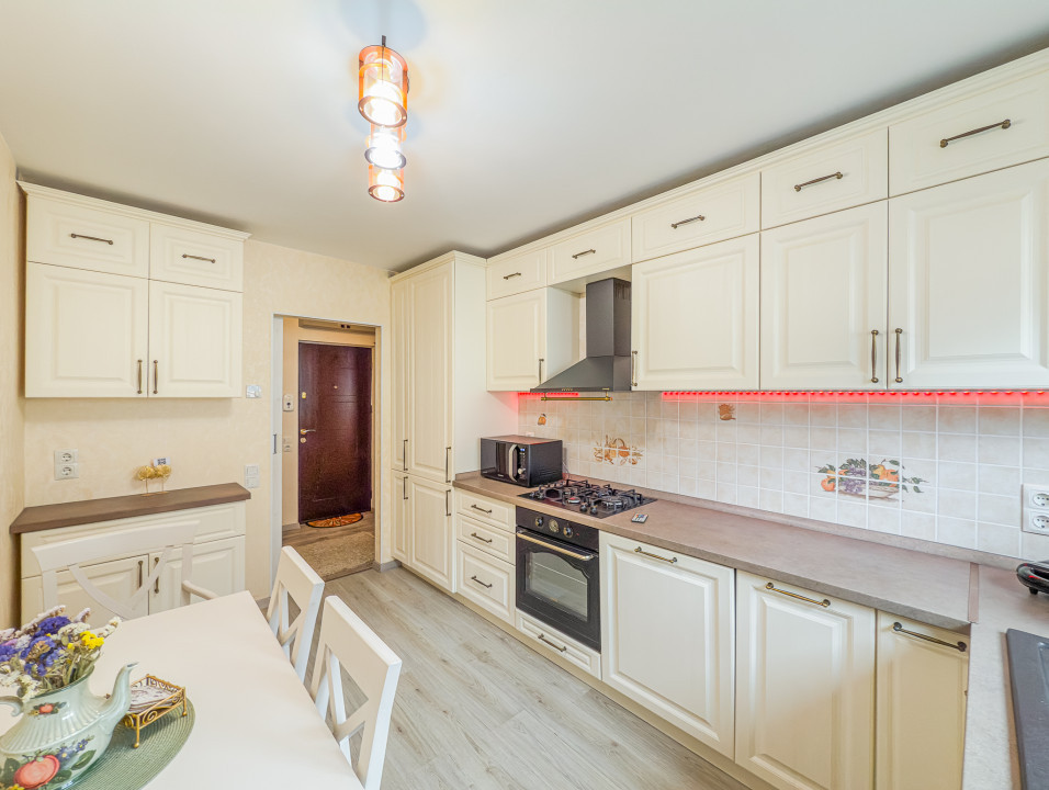 Apartament cu 2 Camere, Renovat, Etaj 2 din 6 - Racadau