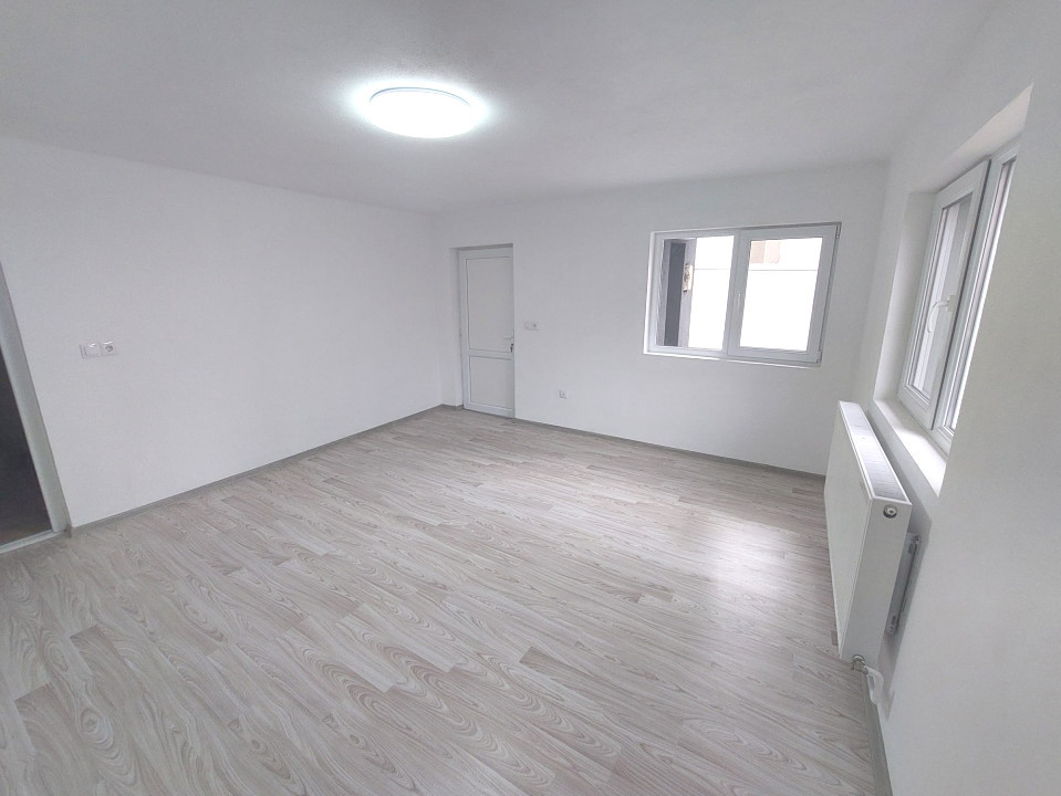 Casa spațioasă  de închiriat zona Centrala