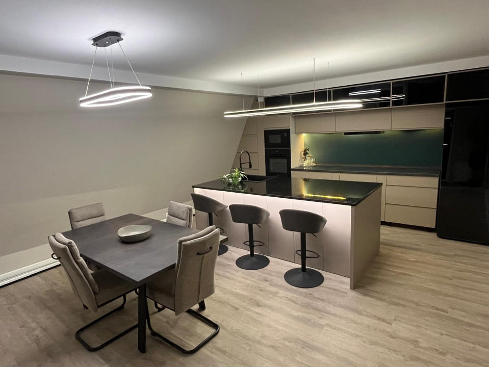 Penthouse smart cu priveliste panoramica spre lac si munti