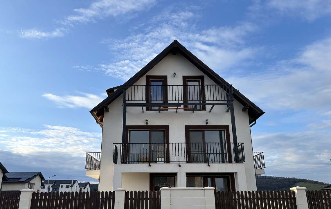 Casă la cheie cu 3 apartamente–priveliște panoramica,Sânpetru/Hărman