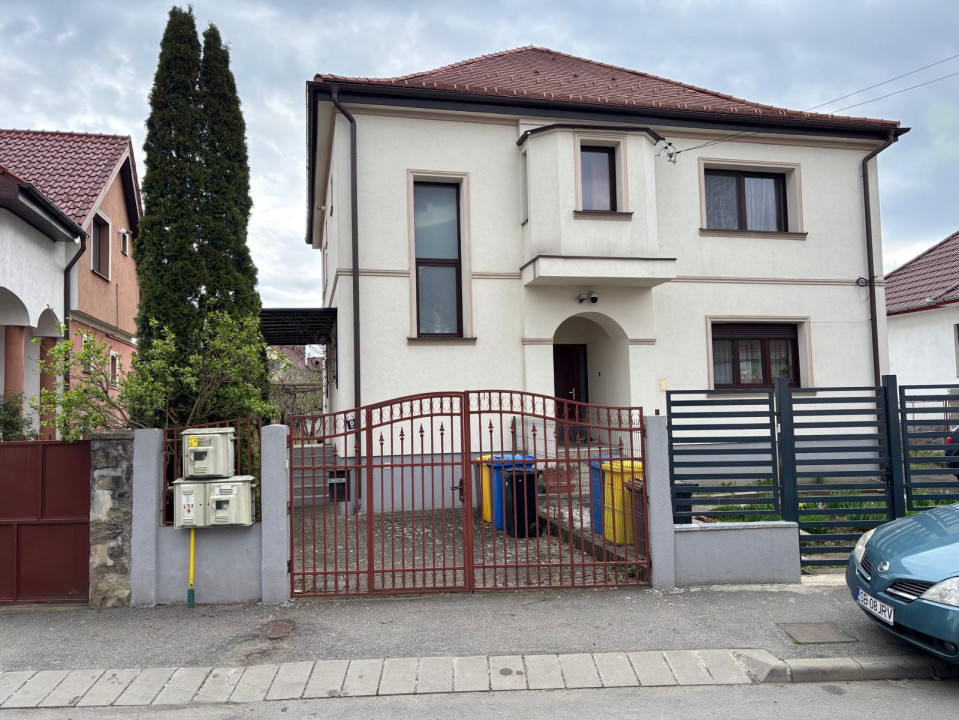 Apartament de inchiriat la casa, zona centrala