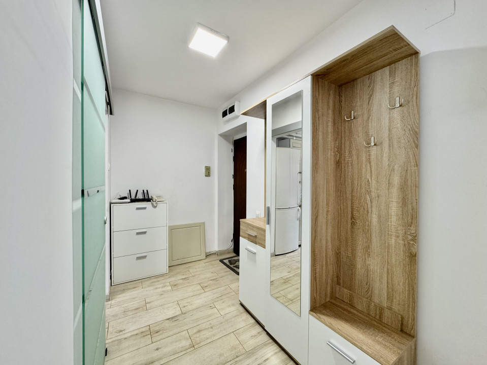 Apartament 2 camere de vânzare - zona Cedonia