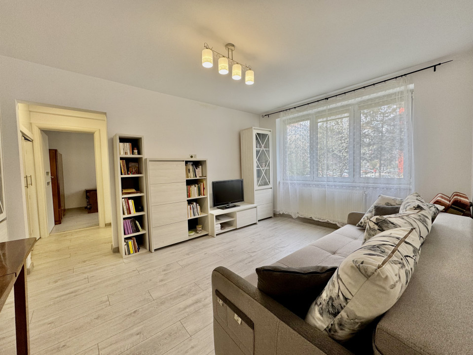 Apartament 2 camere de vânzare - zona Cedonia