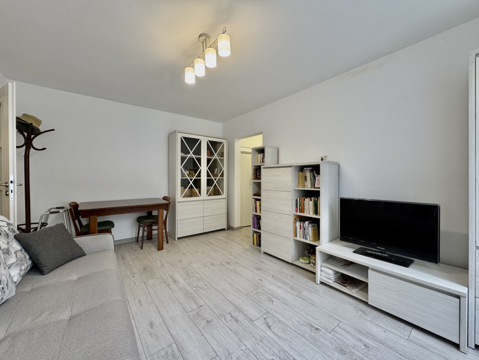Apartament 2 camere de vânzare - zona Cedonia