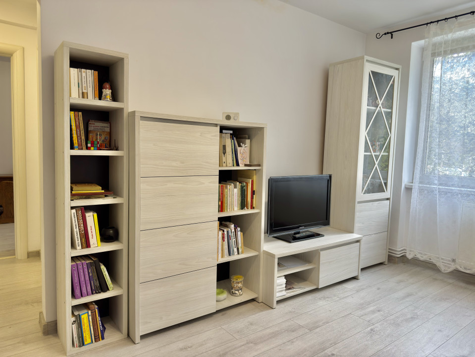Apartament 2 camere de vânzare - zona Cedonia