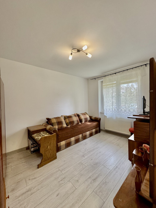 Apartament 2 camere de vânzare - zona Cedonia