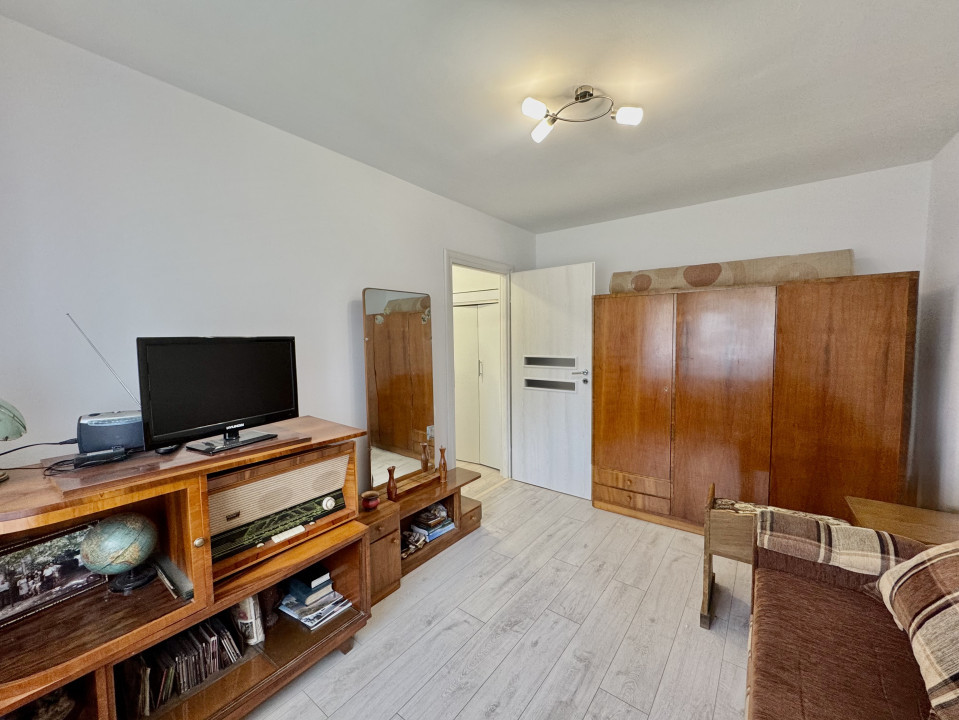 Apartament 2 camere de vânzare - zona Cedonia