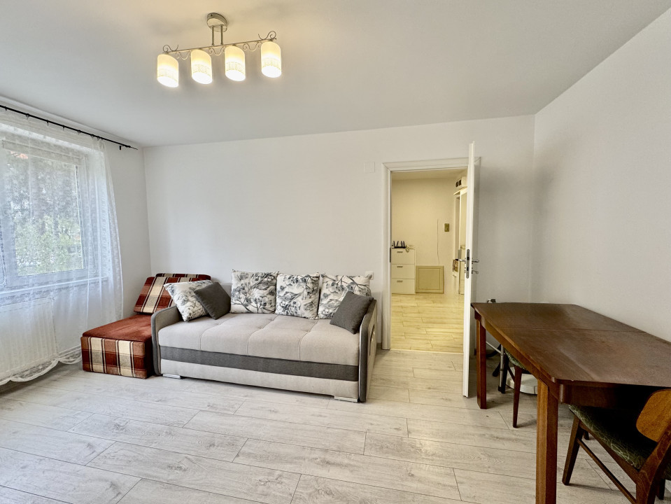 Apartament 2 camere de vânzare - zona Cedonia