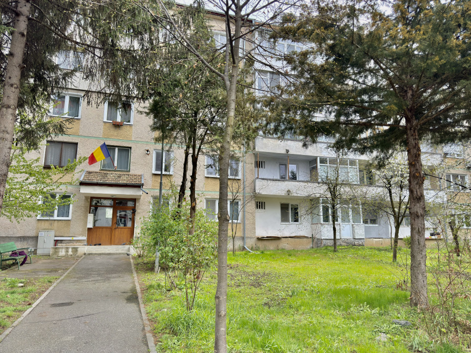 Apartament 2 camere de vânzare - zona Cedonia