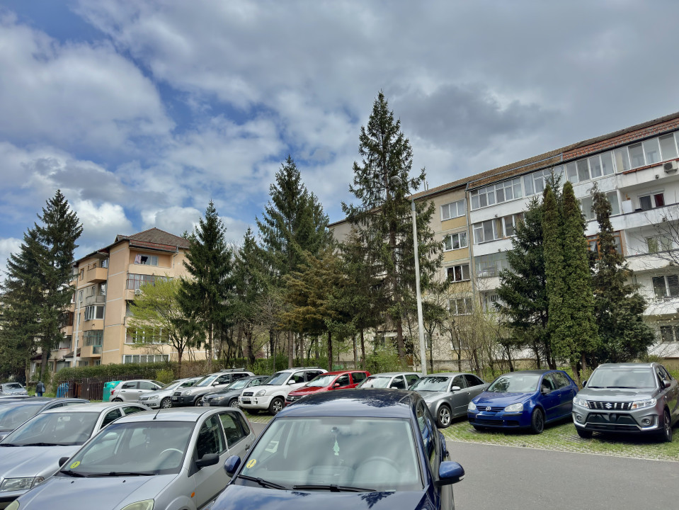Apartament 2 camere de vânzare - zona Cedonia