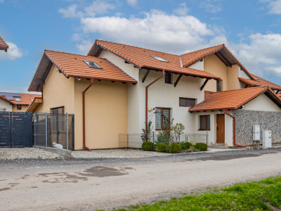 Casă tip duplex, Ideală pentru Familie, Gata de Mutare,Sanpetru,Brasov