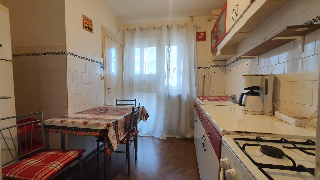 Apartament cu 3 dormitoare | etaj 5 lift | boxa/pivnita Str Iezer