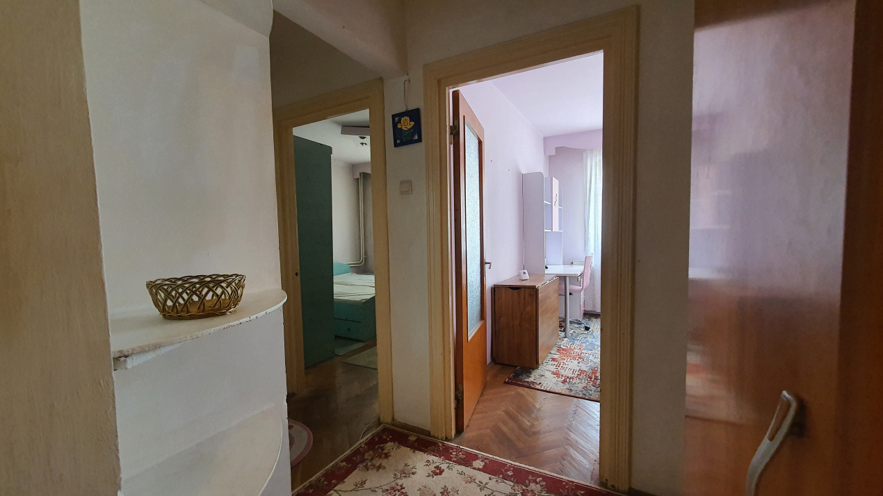 Apartament cu 3 dormitoare | etaj 5 lift | boxa/pivnita Str Iezer