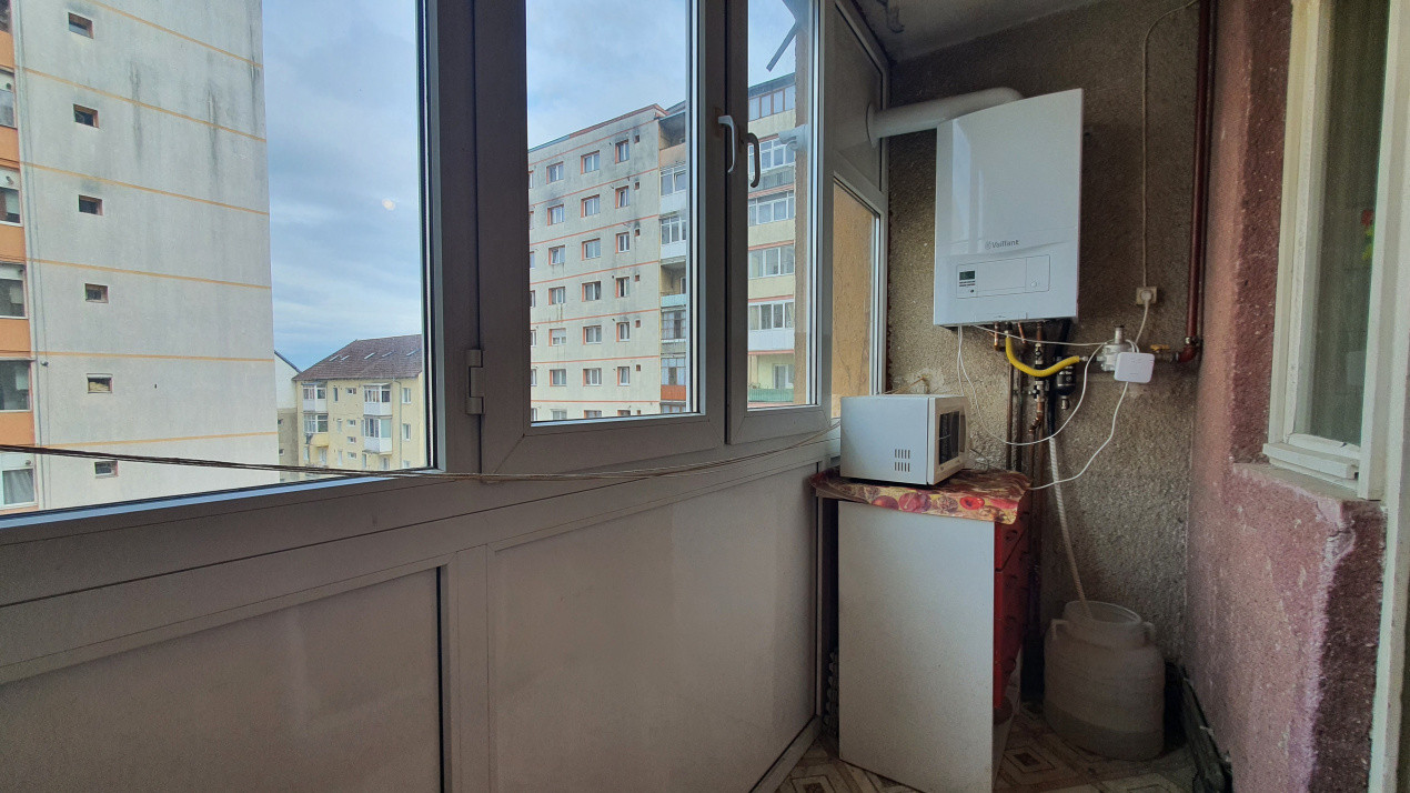 Apartament cu 3 dormitoare | etaj 5 lift | boxa/pivnita Str Iezer