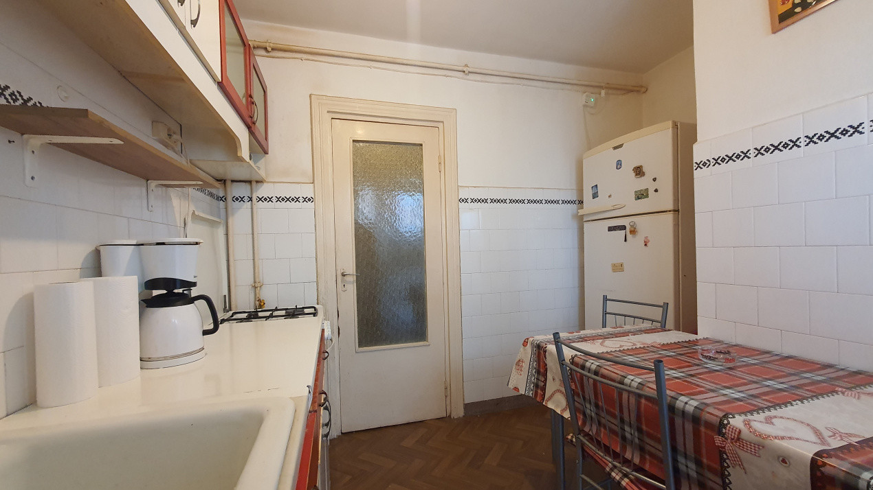 Apartament cu 3 dormitoare | etaj 5 lift | boxa/pivnita Str Iezer
