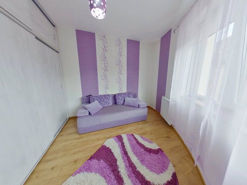 Apartament cochet in vila cu parcare privata.