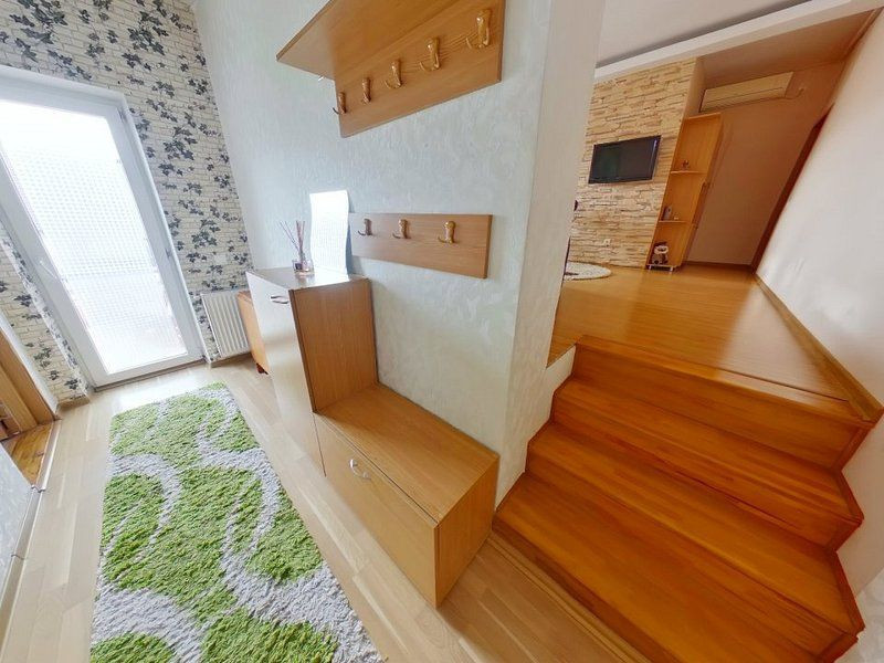 Apartament cochet in vila cu parcare privata.