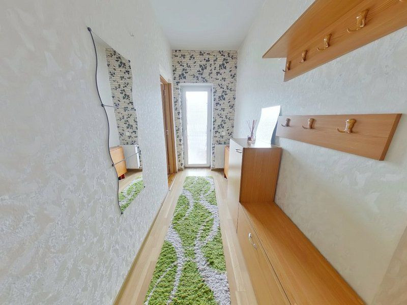 Apartament cochet in vila cu parcare privata.