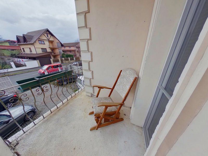 Apartament cochet in vila cu parcare privata.