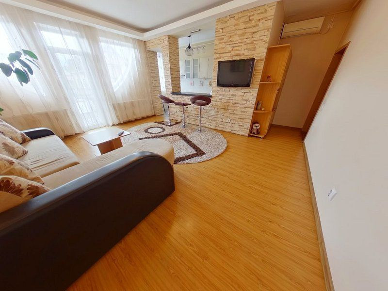 Apartament cochet in vila cu parcare privata.