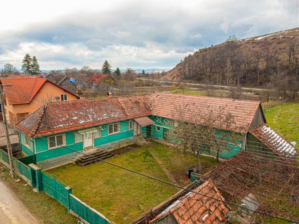 Casa deosebita, cadru de poveste, Teren 2457 mp - Dobarlau