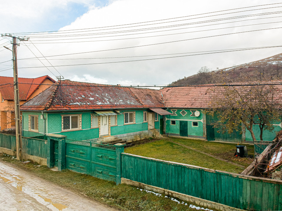 Casa deosebita, cadru de poveste, Teren 2457 mp - Dobarlau