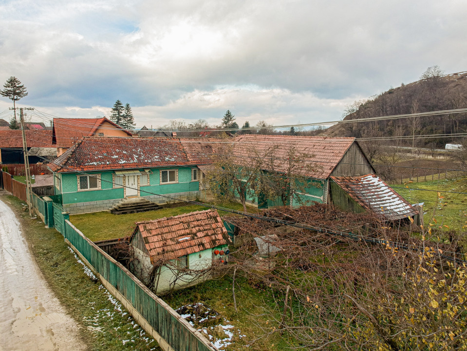 Casa deosebita, cadru de poveste, Teren 2457 mp - Dobarlau